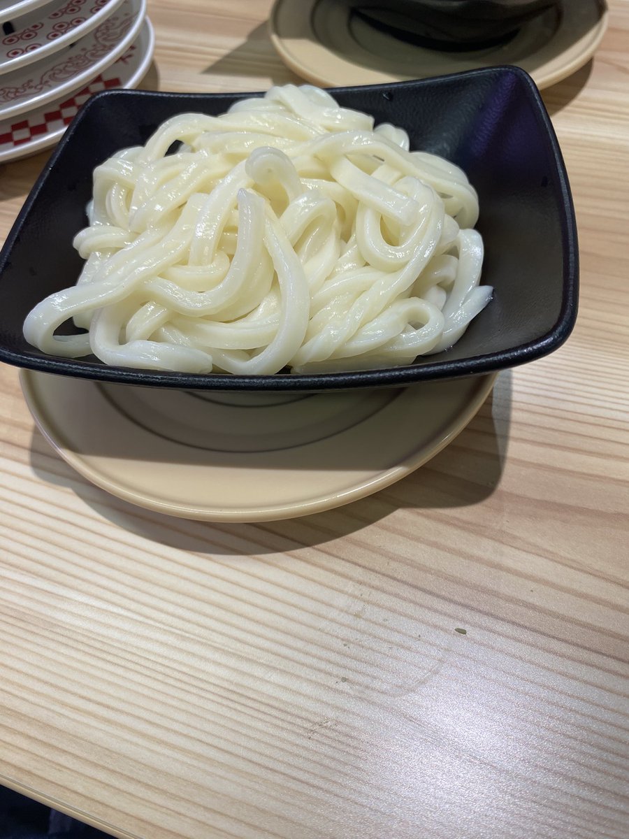 katukatutan's tweet photo. スシローでうどんと替え玉同時に頼んだら替え玉だけ来てうどんがこない https://t.co/YCEjlxRjm1