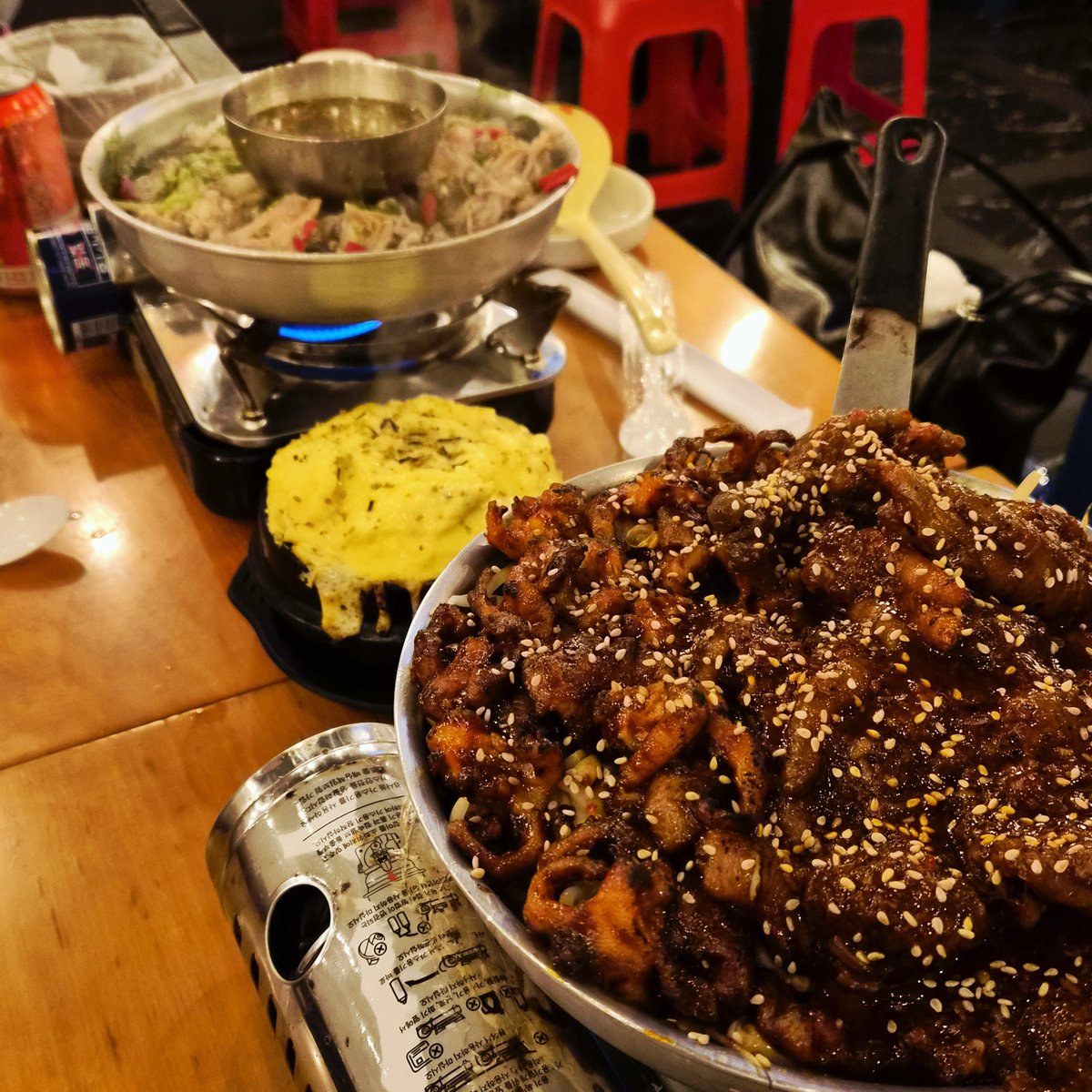xanku_10's tweet photo. 맛있는거 먹구 멋진 카페 가기😋💕
이쁜 사진을 찍기 위해 점점 균형감각의 장인이 되가는ㅋㅋㅋㅋㅋㅋㅋ https://t.co/oEcYDzL30N