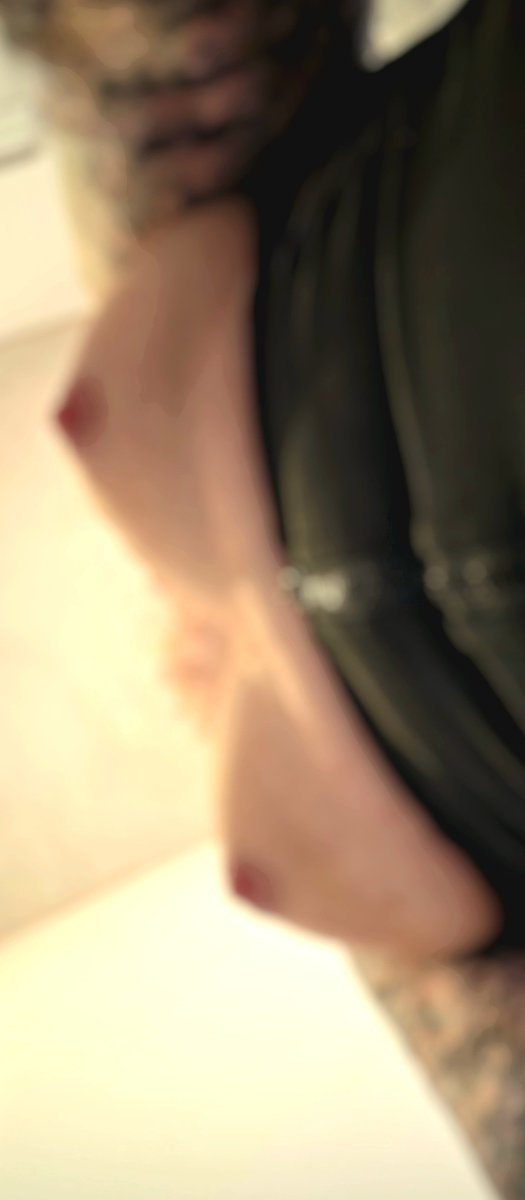 Bondagedrone's tweet photo. Who wants to see the unblurred version 

Dm me ✉️ 😈

#Onlyfans #mistress #kink #NSFW #Bdsm #latex #fetish #gay #trans #bbw #boobs #bondage https://t.co/p5vxrrkzs7