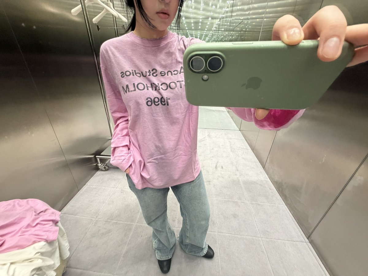 meaohhe's tweet photo. 아크네 롱슬리브… 
결국사려고피팅!!
여성분들은 xxs나 xs로 가심될것같아용
전 넥라인 낮은 게 좋아서 좀 길어도 xs로 선택… https://t.co/cFwRy3egYX