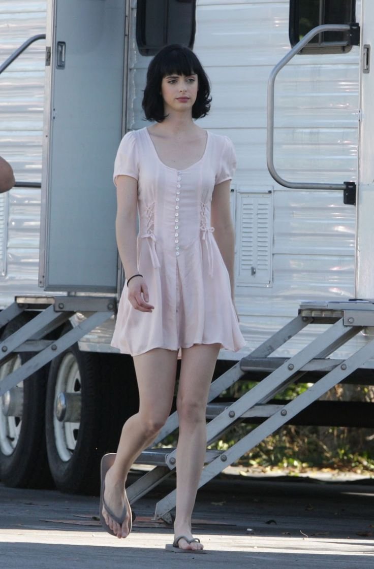 cinevow's tweet photo. Krysten Ritter, 2009 https://t.co/fLL2FZqUjf