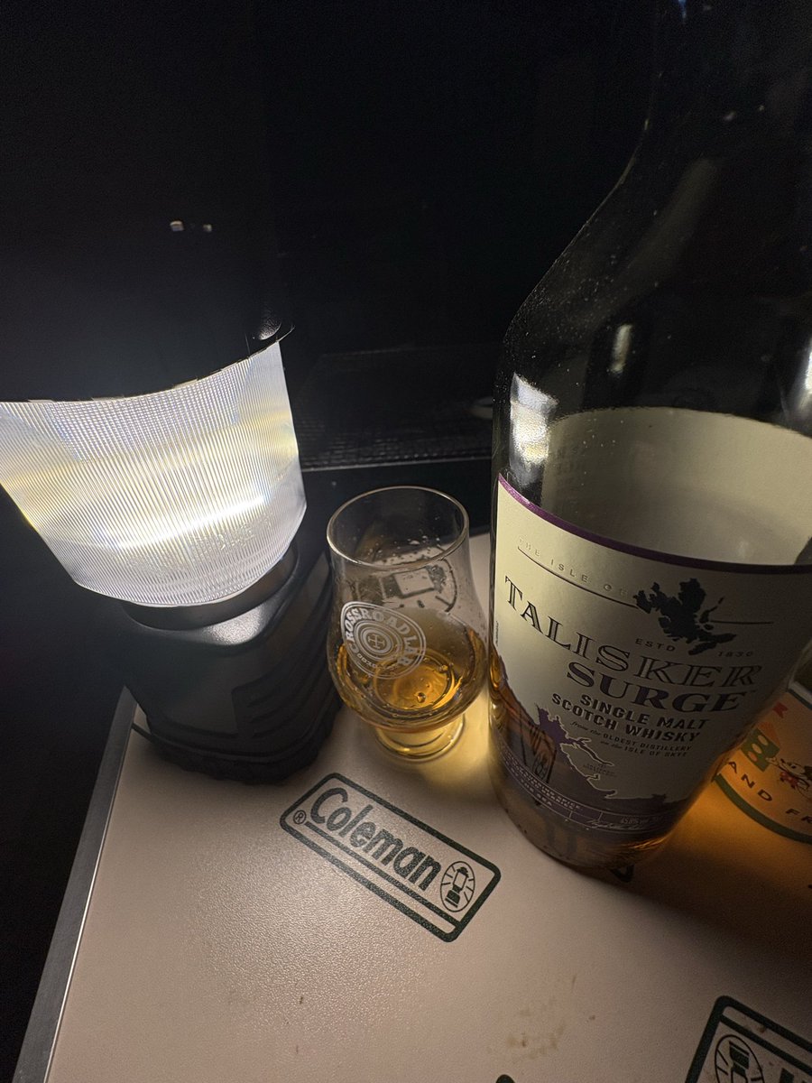 molmol_1986's tweet photo. BBQにはタリスカーサージで乾杯。免税店タリスカー「SURGE＝大波」ながらピートは穏やか旨味しっかり https://t.co/NXd5bsyRDD