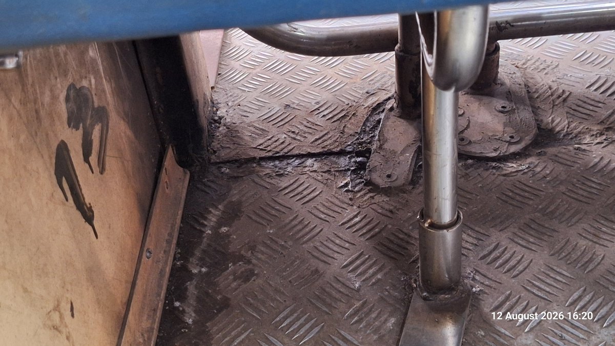 rajeshmchawda's tweet photo. Requesting to clean the Seats as well as Coach 1062 A along with all First Class Coaches, running in Trans harbour line, I.e. between Thane-Panvel/Nerul/Vashi. 
@GM_CRly @drmmumbaicr @RailwaySeva https://t.co/ReGHAmHE5B