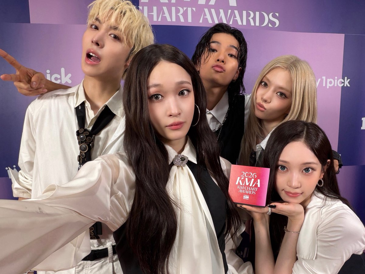 ddodp623's tweet photo. 사랑에도 여러 가지 모양이 있지
너희를 보면 내가 아이처럼 웃게 되는 거면 그것도 좋은 인연이겠지 https://t.co/H26Z9VhdVH