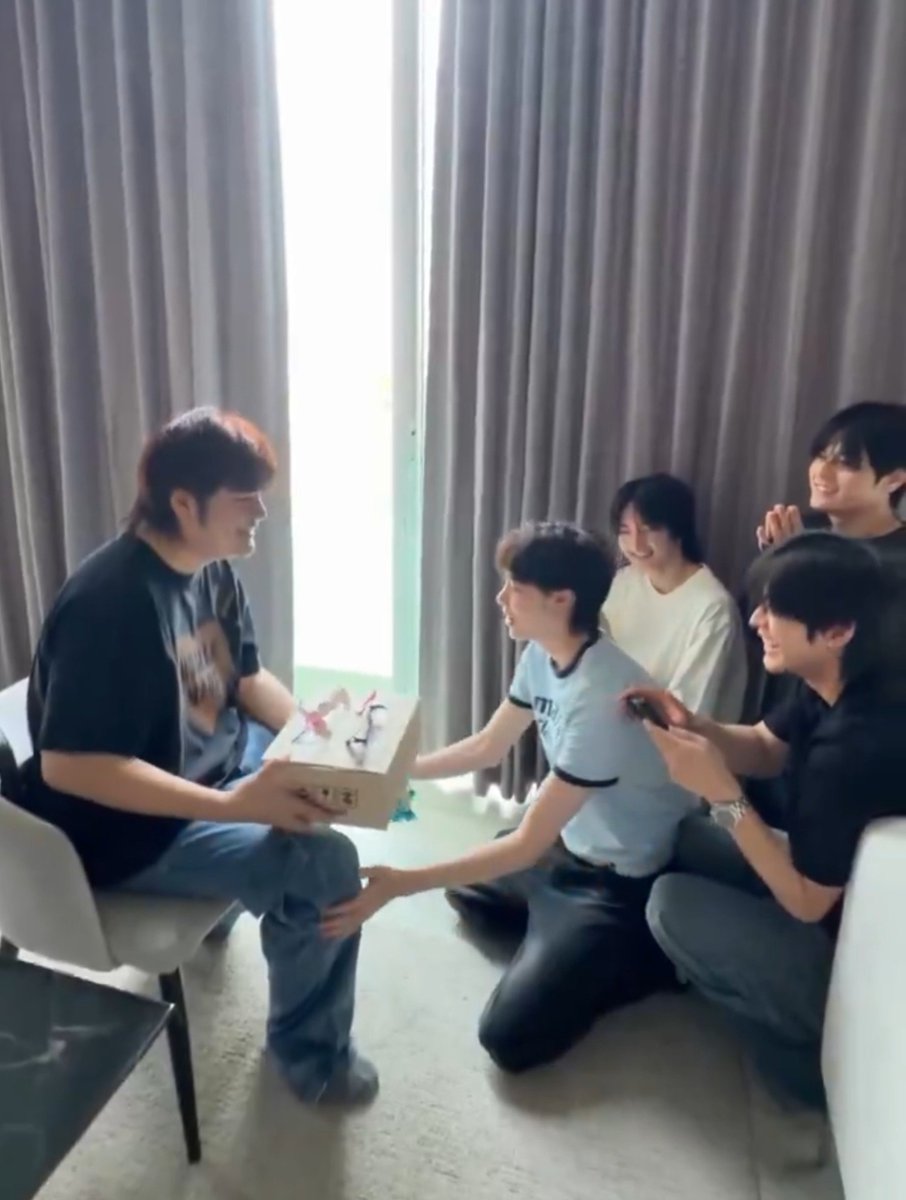 10fairycats's tweet photo. อ๊อฟชั่นฮยองรู้จักภรรีอูมั้ยคะ #ผาโอบอ้อน https://t.co/edUI27d6tz