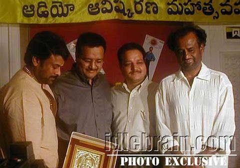 KumarSande73291's tweet photo. @KING_SSMBFAN @Urstrulyudaydh1 Rajini sir in age 45 &amp; 50 
Teliyakapote musko ra babu 

Off-screen looks iddaru pattinchukoru https://t.co/EInivJVdm0