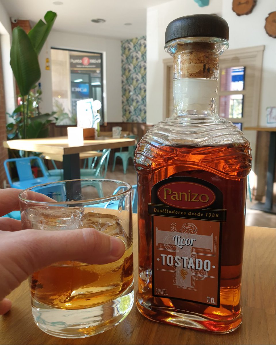 OrujosPanizo's tweet photo. ¿Eres de los que necesitan un dulce después de comer, de los que lo prefieren antes de comer... o  de los que lo toman en cualquier momento? 🤣 Prueba nuestro Licor Tostado, con sus deliciosas notas de azúcar tostado. Lo pondrás en tus favoritos ❤ https://t.co/x3CNXd9oNs