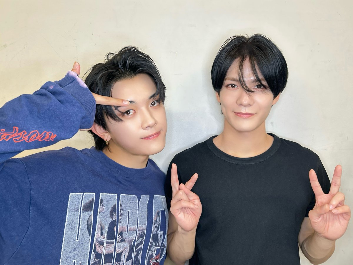 official_DXTEEN's tweet photo. [📸]260812

#FM大阪
『#DXTEEN のE∞Tracks Selection』
@fmosaka851

8月1回目のOAには
#谷口太一 #平本健 が
出演させていただきました☺︎
ありがとうございました！

･･━━･･━━･･━━･･━━･･
DXTEEN 7TH SINGLE "Wanna" ON SALE!🕶️
🎥https://t.co/epyfs8MyxG
🎧https://t.co/jfvf7TBbg6

#ディエクドリルすな
#DXTN #DXTEEN_Wanna