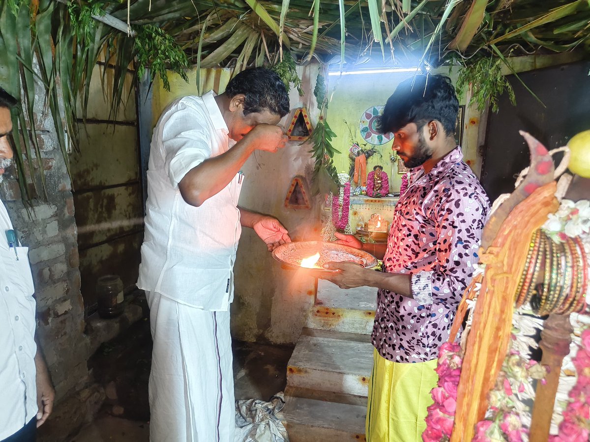 rvijayakumardmk's tweet photo. #விழுப்புரம் மாவட்டம், #செஞ்சி ஒன்றியம், J.J.நகர் – கோட்டிக்கல்பாறையில் ஶ்ரீ கன்னியம்மன் ஆலய கூழ்வார்த்தல் திருவிழாவில் கலந்துகொண்டபோது,
உடன் கழக நிர்வாகிகள்.
@mkstalin @Udhaystalin @arivalayam #Gingee #DMK #GingeeDMK https://t.co/yRpKGkE7li