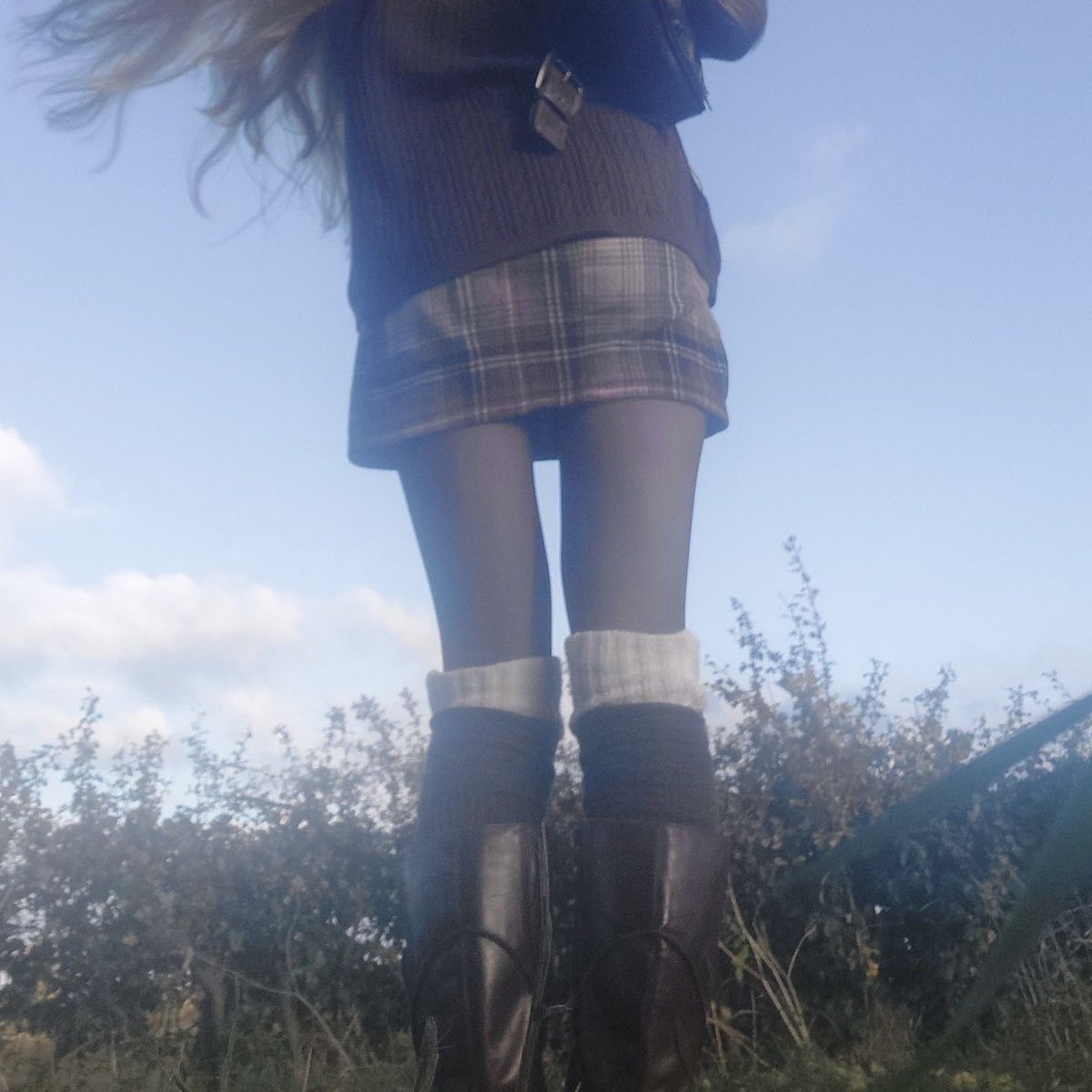 wingdselkie's tweet photo. theres a chill in the air … its approaching https://t.co/79JrwYdHo2