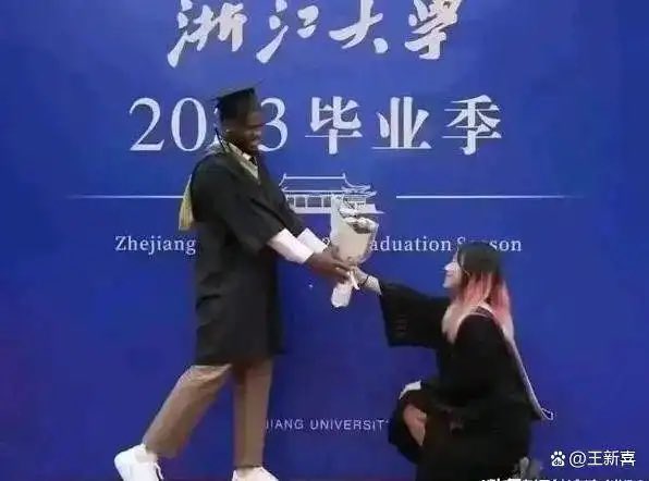 Tiansu_Perfect's tweet photo. @ZhouLu3833 经典烂裤裆破防开始骂男人， https://t.co/e2UzWHnlJU