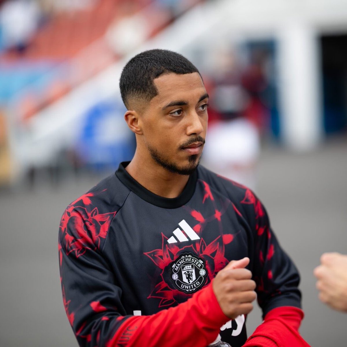 FrankEra_'s tweet photo. 🚨🎙️ | Youri Tielemans on Marcus Rashford:

“He was GREAT [at Aston Villa]. There had been so much talk about him, and bringing pressure and the media around him.

“But I thought he was just SO GOOD. He was very humble, he was just hard working, and from the first training you could tell his touch, his acceleration was just AMAZING.

“That was just what we needed at the time at Villa as well, so he did many good things in that time and hopefully he can bring them here.”