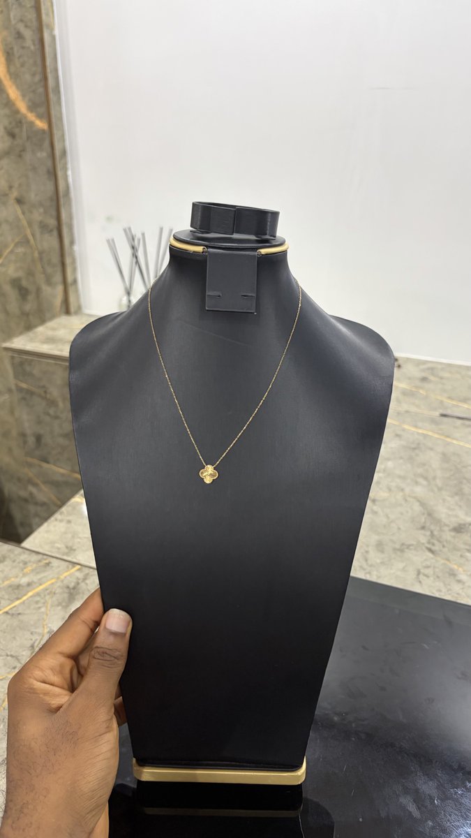 xo_dolph's tweet photo. 18 KARAT NEW GOLD
YELLOW GOLD 
NECK CHAIN
55CM (22 inches)

₦408,500 https://t.co/8TXt3hVDkP