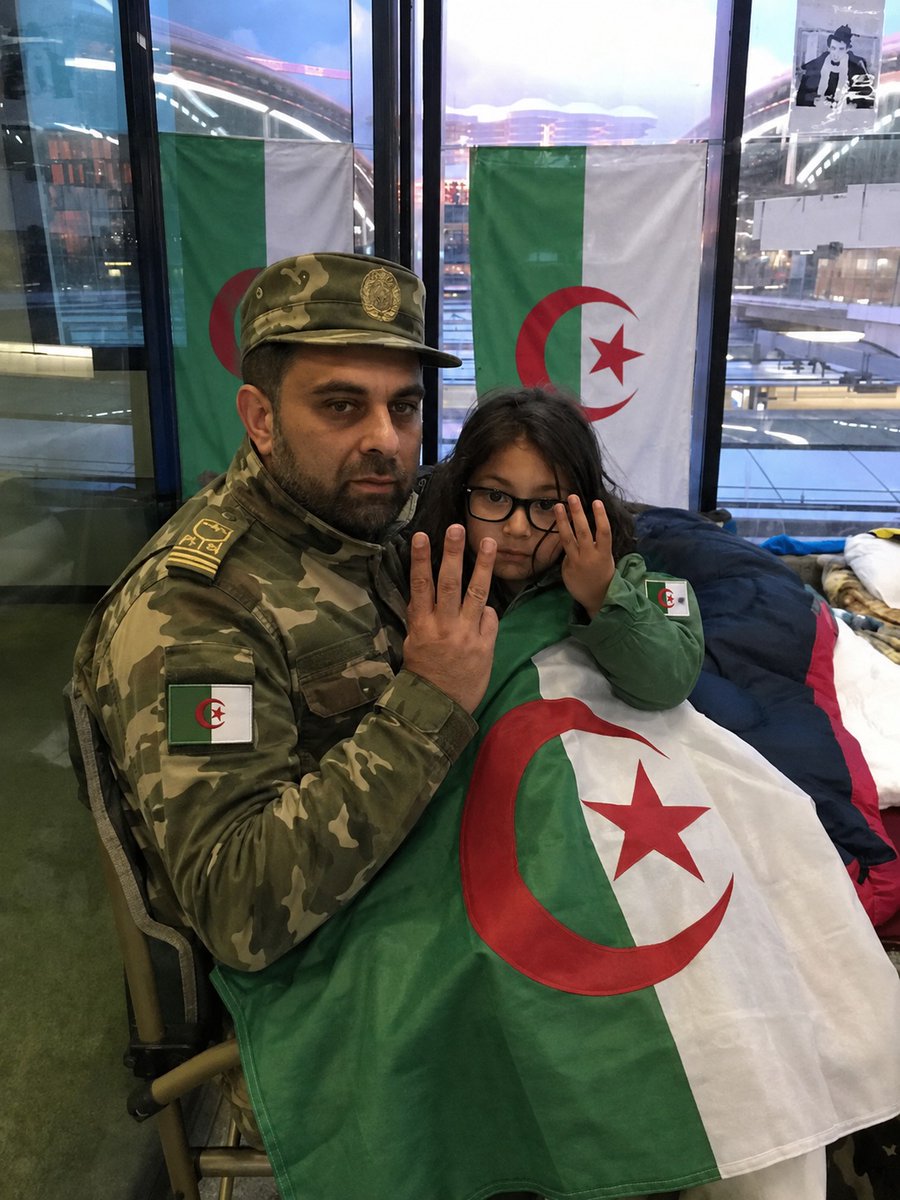 Jmi3aa's tweet photo. ⛔️عندما يفقد الخائن كل ما تبقى له من كرامة، وحين يعجز عن مواجهة الحقيقة وتفشل أوهامه الانفصالية، لا يجد أمامه سوى التخفي خلف براءة الأطفال.
هذا هو حال ا لمرتزق "كـريم أمانوس ناريف"، الذي يحاول عبثاً تنصيب نفسه متحدثاً باسم الريف الشامخ! https://t.co/7AhX6ePgII