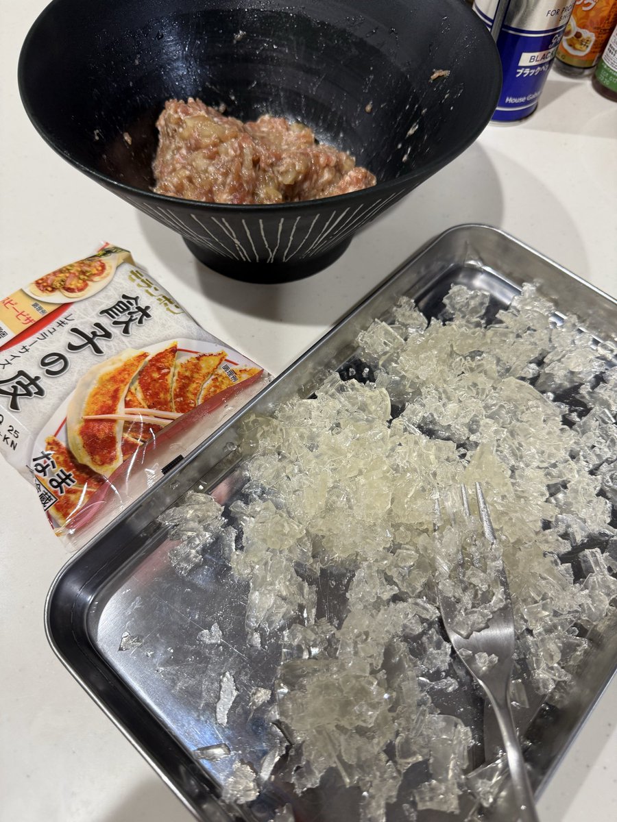 pul414's tweet photo. 小籠包作った！！食べる時に破けて汁が全部抜けるぞ！！！ https://t.co/HiU9sTdYPU
