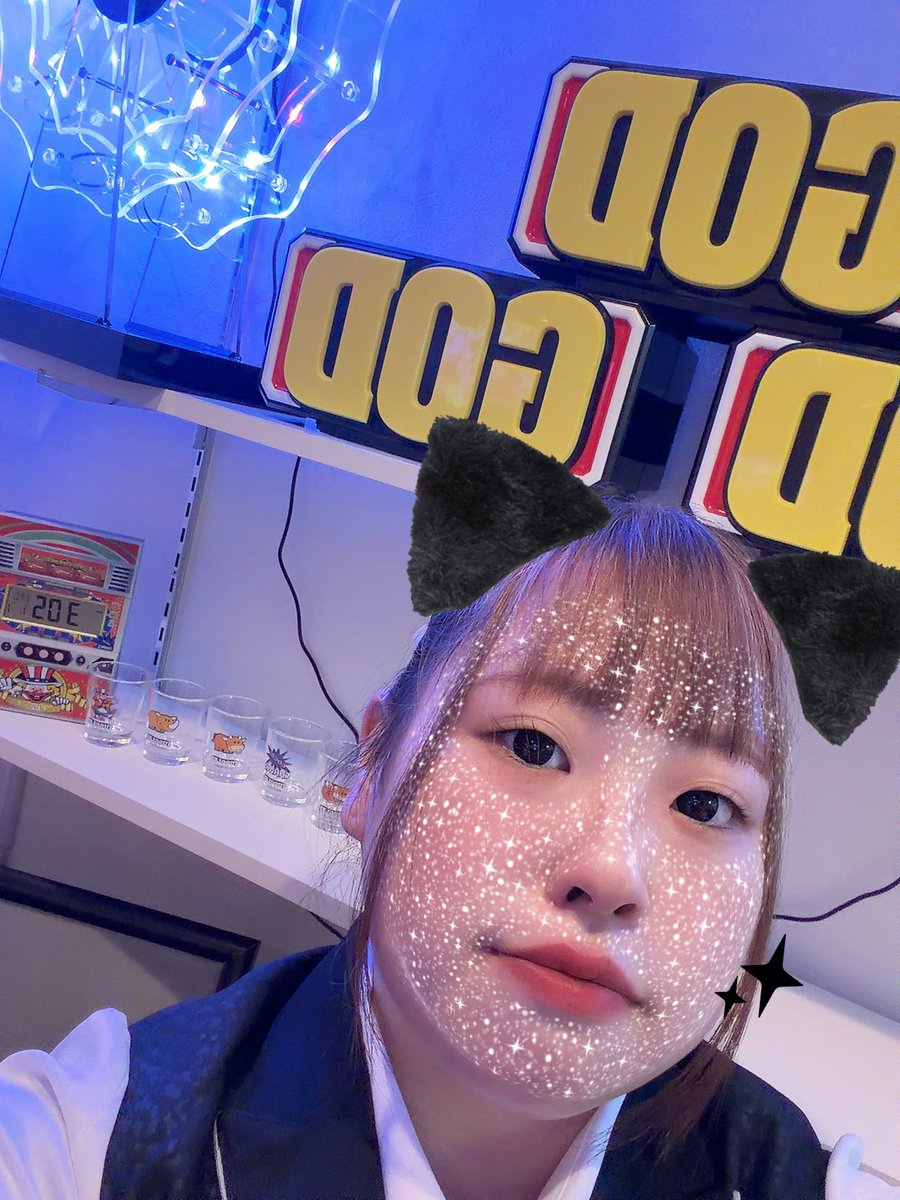 spconcafe_a's tweet photo. ログイン🎰

お店の棚が完成しました👏👏
グッズおけて嬉しい！

 #スロぱちコンカフェ高松店 https://t.co/UZQ4WtY96W
