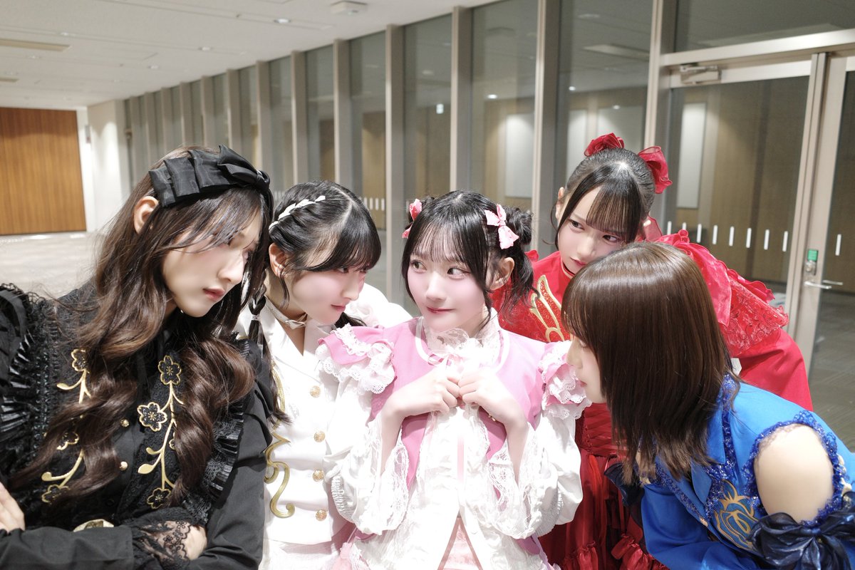 honda_miyuki_'s tweet photo. あっという間に今夜24時59分からは
#ヤン転_第10話 最終回です😭

ヤンキーモード！？なグリストちゃんが登場！？一体なんで〜！9.5話もお見逃しなく😾
https://t.co/PaDE8gRlzf

きゅん爆のみんなにガンとばしてもらったよ😹🫶🏻
最終回もいっしょにたのしもう〜！！ https://t.co/KCY9Cd9jDk