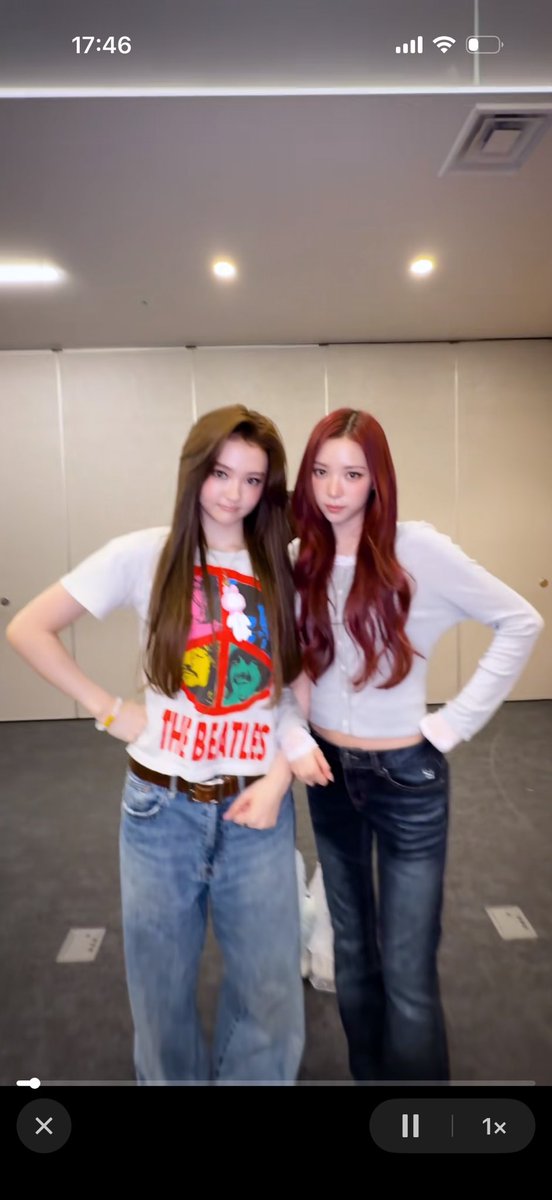 Reindeer_L's tweet photo. What’s your favorite oldie?
Juhoon : And I love Her - The beatles
Ella shirt : ..
🤭 #Jjunabi #Junabi https://t.co/by5FmNw0v7