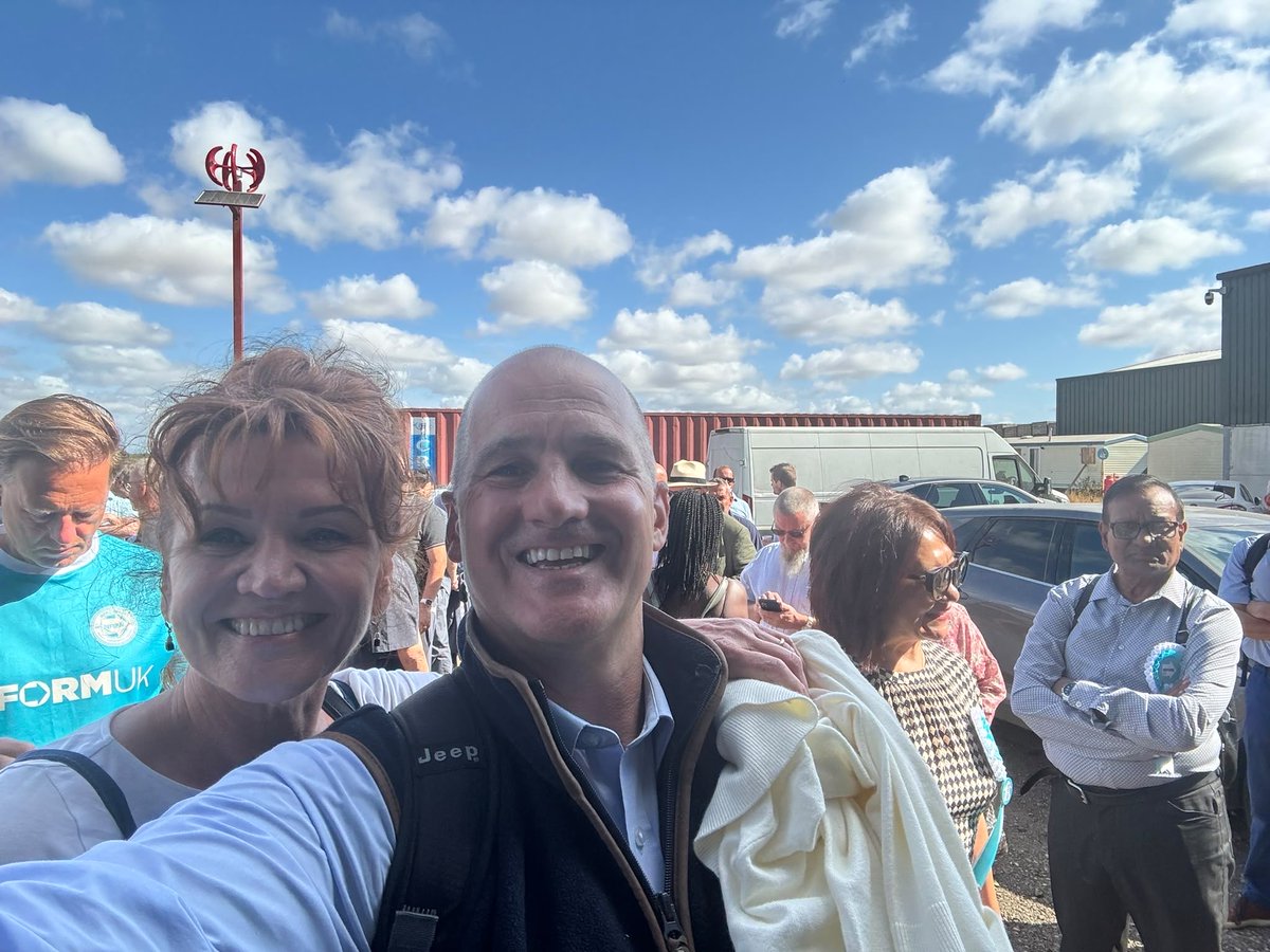 JakeBerry's tweet photo. Great reception on the doors in Clacton yesterday.

The response was clear: the public are still behind Nigel and are fed up with the establishment trying to destroy him.

Make sure you send them a message tomorrow and vote for Nigel! https://t.co/jP99pHbmS7