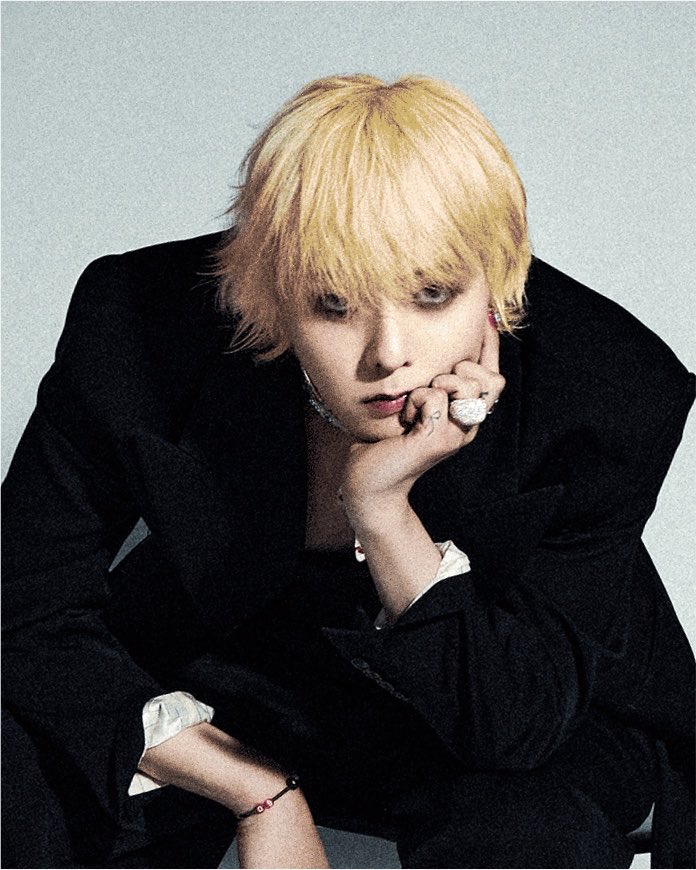 gdragon_pp's tweet photo. 어떡하죠,,,,,,,,,
금발 스모키를 말아주셨는데 어떡하죠 진짜 https://t.co/TU0yNQVaSY