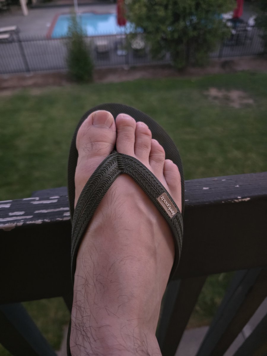 AlexisM1614's tweet photo. Gaming time 🎮 @FeetFinder @Tweety_Feet and like if you like me feet 😜 #feetfetısh #feetworshi̇p #feetlovers https://t.co/4ufG5bztKm
