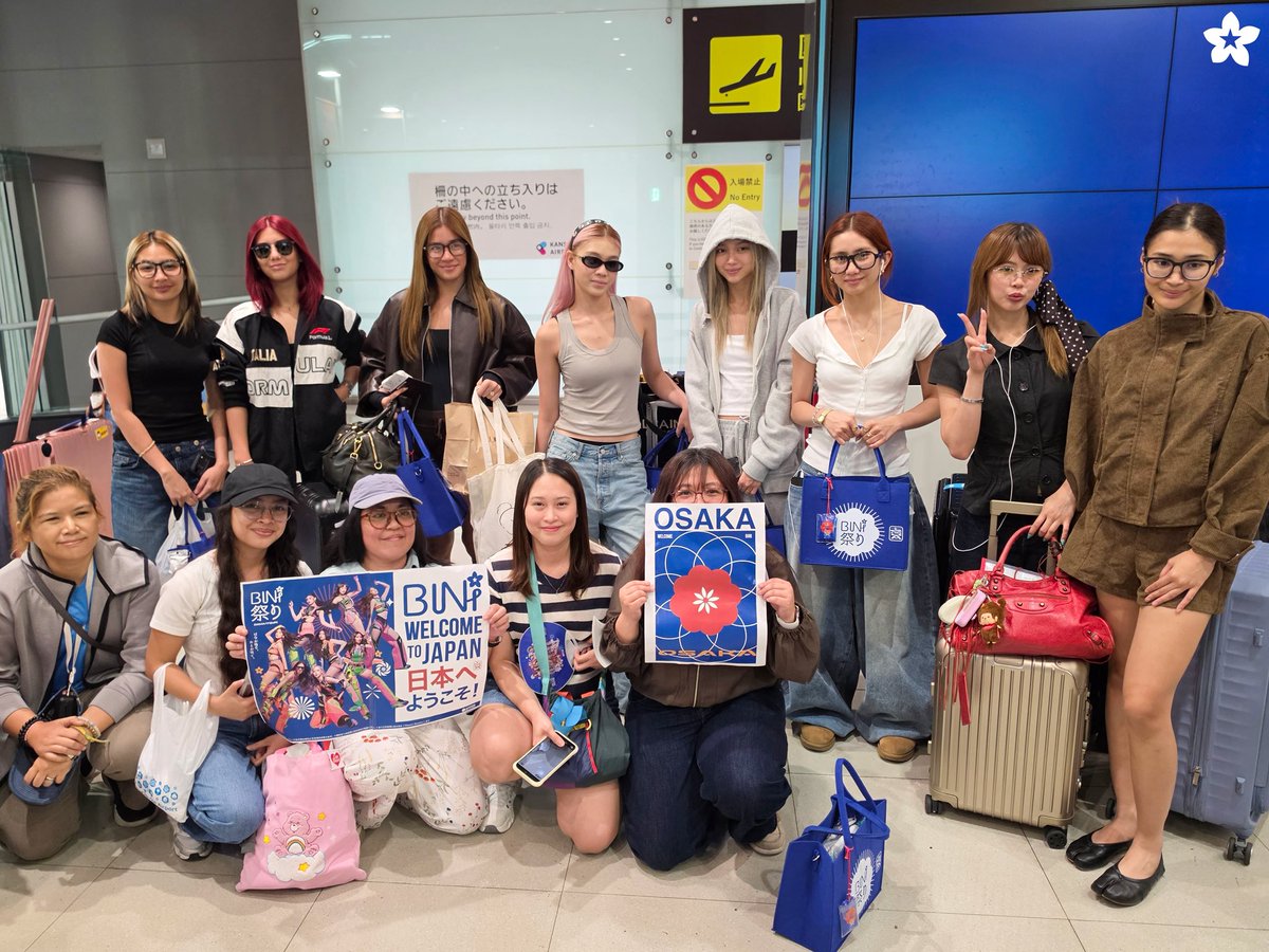 BINI_ph's tweet photo. 日本に到着🎌✈️

Thank you to our Nippon Blooms for the sweet airport salubong!🥹🌸 Can’t wait to see you all at Summer Sonic on Aug 14 (Osaka) and Aug 16 (Tokyo)!🎶✨

#BINI #SUMMERSONIC https://t.co/FDCRaLBmbG