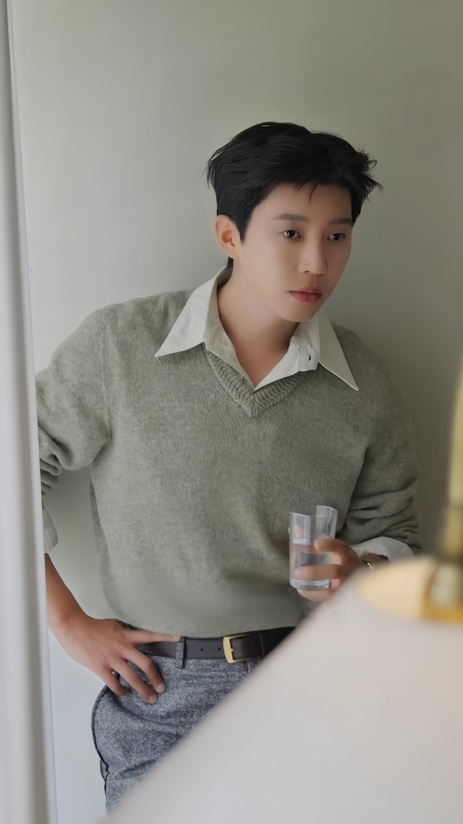 sjhw2379's tweet photo. 임영웅 에스콰이어에 첫 등장한 영웅 코어🩵
 🥛 물 한 잔 들었을 뿐인데
 화보가 된다
#임영웅 
#limyoungwoong 
#임영웅_고양콘서트
#임영웅_에스콰이어
#에스콰이어_9월_표지모델
출처:ESQUIRE Korea
펀집:가인 https://t.co/qWYLElR9pn
