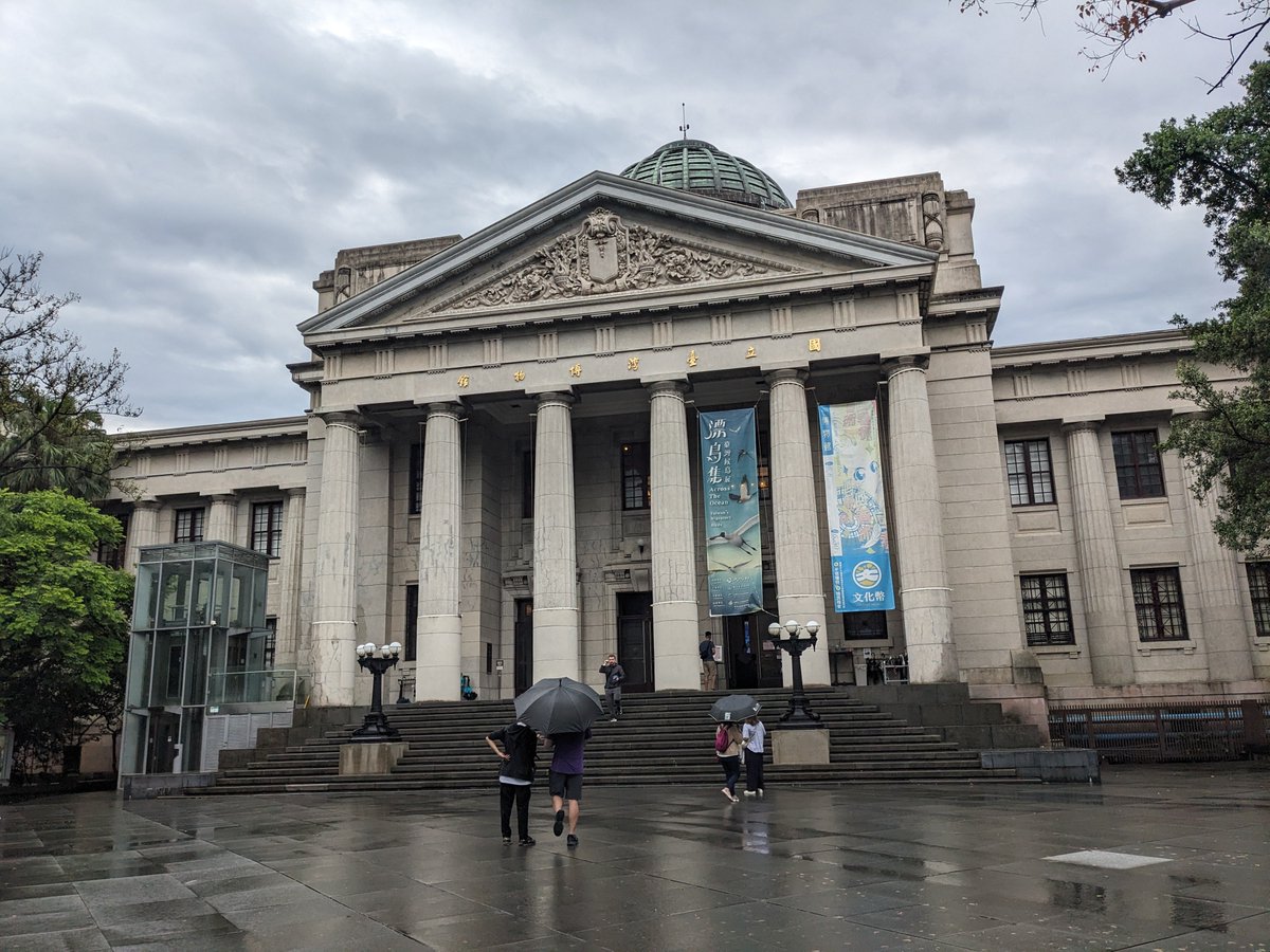SEI__jou's tweet photo. たとえば台北の国立台湾博物館（もと台湾総督府博物館）は、おそらく地球上で最もよく残った「大日本帝国の博物館」である。
博物館というものが戦前の帝国主義や近代化、産業政策や国威発揚と密接に関係していたことを体感できる、「日本の」ミュージアムを考える上で絶対に行っておいたほうがいい場所。いまの上野の博物館美術館だけだと、ここまで生々しい近代史は体感できないよ。日本という国について深く知ろうとすれば、日本の外に出て旅することも必要。
