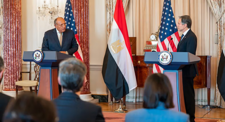 BusInsiderSSA's tweet photo. Africa’s second-largest economy and US🇺🇸 officials met to discuss expanding investment opportunities.

The meeting emphasized improving housing and infrastructure through joint efforts and bilateral cooperation.

Egypt's🇪🇬 new cities were highlighted as key platforms for international investment.

The officials agreed to maintain ongoing communication to achieve their shared goals and explore further areas for joint cooperation.