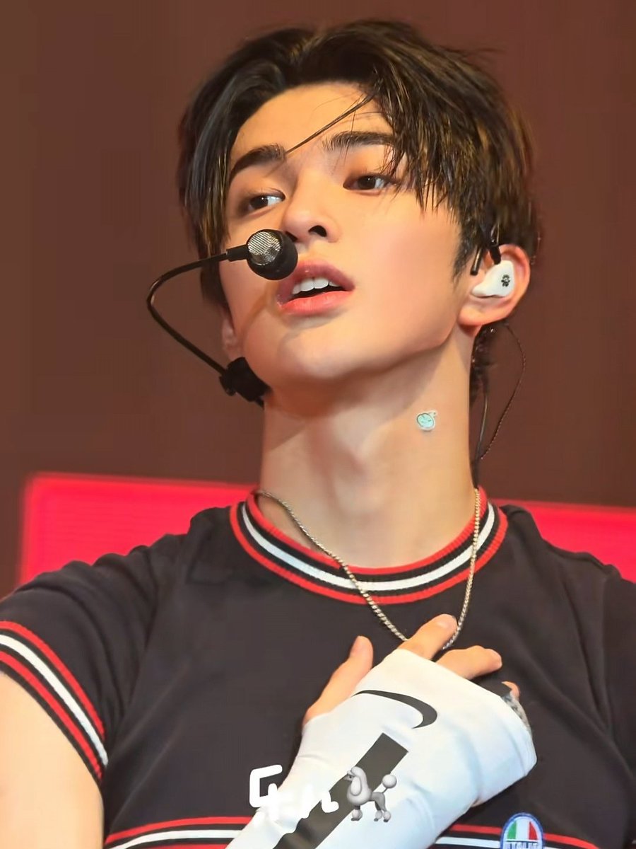 bluerryahn's tweet photo. ngga ada kata-kata yg bisa jelasin betapa indahnya ahn keonho 😭🤍 https://t.co/HzjLfGQrST