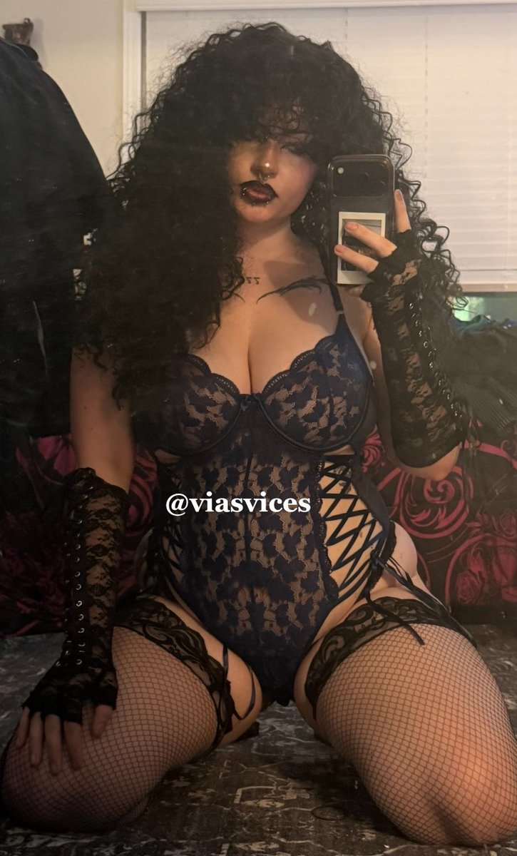 viasvices's tweet photo. been feeling blu https://t.co/7mEaSxD5e2