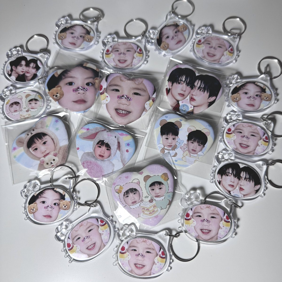 nnbeloved's tweet photo. ₊˚⊹kindly retweet ₊˚⊹
☆ giveaway weirdo-101 the first gravity 🔭

- sticker A7 50 ea (random)
🐈special 
- brooch & seakeen jew kitty keyring 

at @.centralworld pulse 7th floor
date : 14 Aug 2026
time : tba

♡ rt & show this tweet ♡
#WEIRDO101Series #seakeen #sea_ta_lay #keenkeno