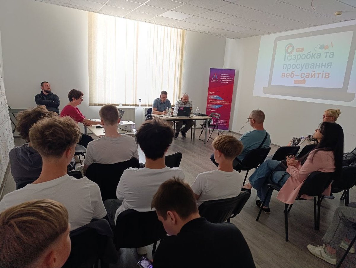 Lviv_Start_IT's tweet photo. Від власного сайту до професії: як підлітки 14–17 років навчаються працювати веброзробниками
https://t.co/AbB4pRIQ0n https://t.co/iKLH0dkP0P
