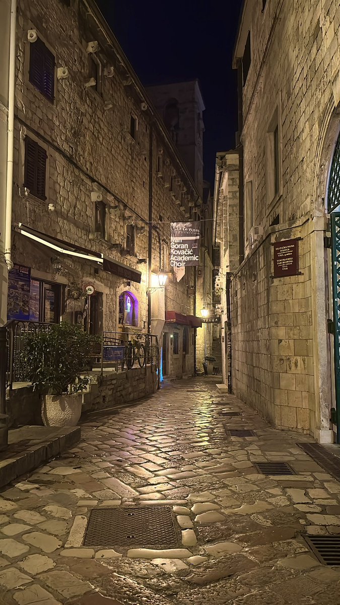 FA_8y's tweet photo. Kotor at night 🇲🇪 https://t.co/6uV47OWjZI