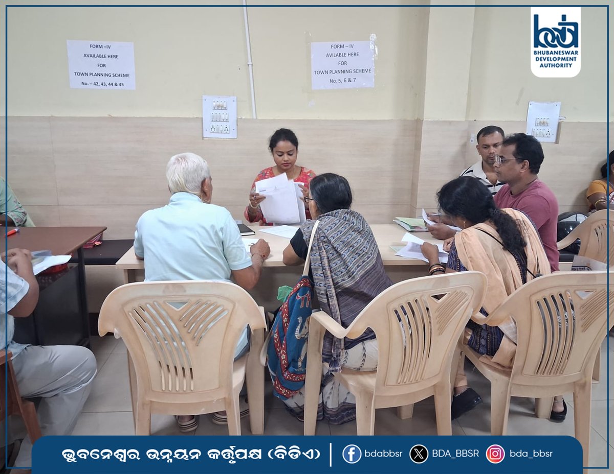 BDA_BBSR's tweet photo. Landowners whose properties fall under TP Schemes No. 5, 6, 7, 42, 43, 44 & 45 are submitting details of their land holdings in Form-IV at Town Planning Cell, K7 Market Complex, Ghatikia. BDA had declared its intention to undertake these TP Schemes in June 2026.
#BDA #TPScheme https://t.co/v82SygsCEK