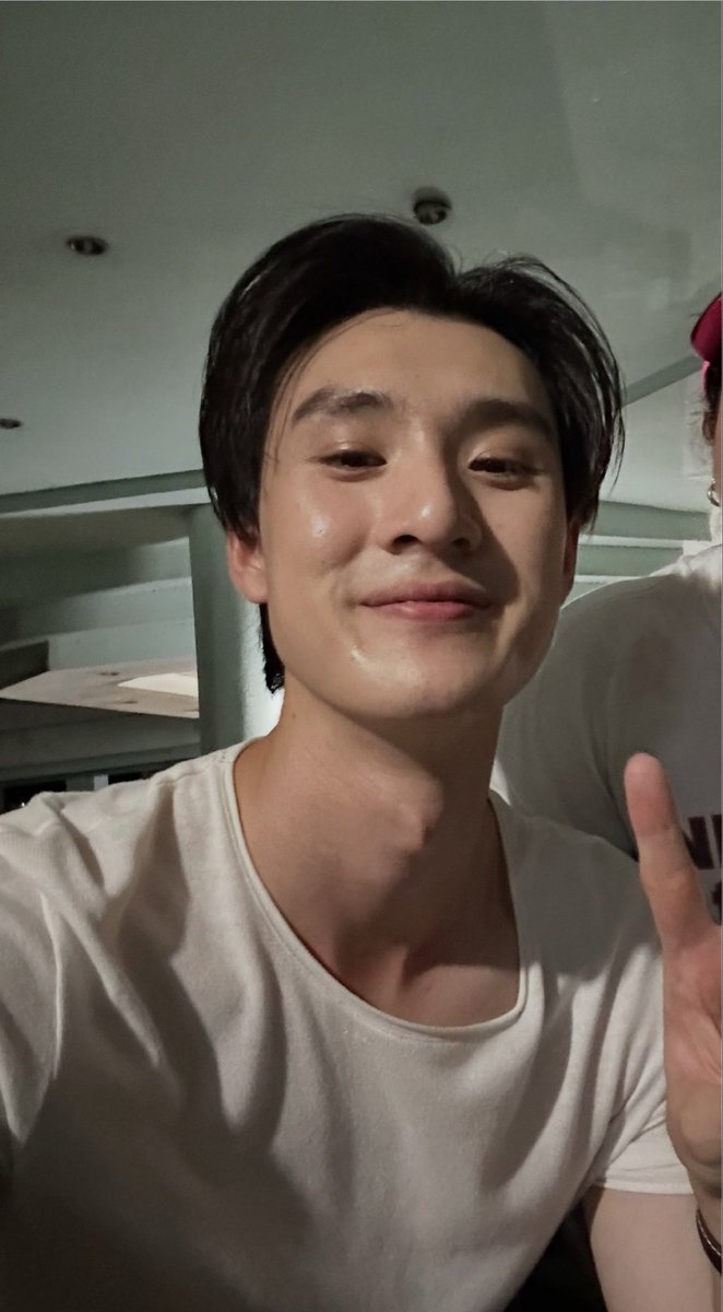 teevtppics's tweet photo. tee: ✌🏼☺️

˗ˏˋ ꒰ #tee_vtp #ธีรเดช ꒱ ˎˊ˗ https://t.co/CUm7eX8kC9