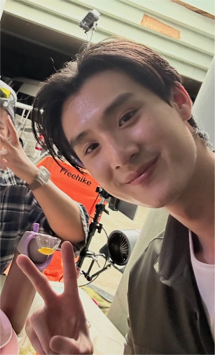 teevtppics's tweet photo. tee: ✌🏼☺️

˗ˏˋ ꒰ #tee_vtp #ธีรเดช ꒱ ˎˊ˗ https://t.co/CUm7eX8kC9