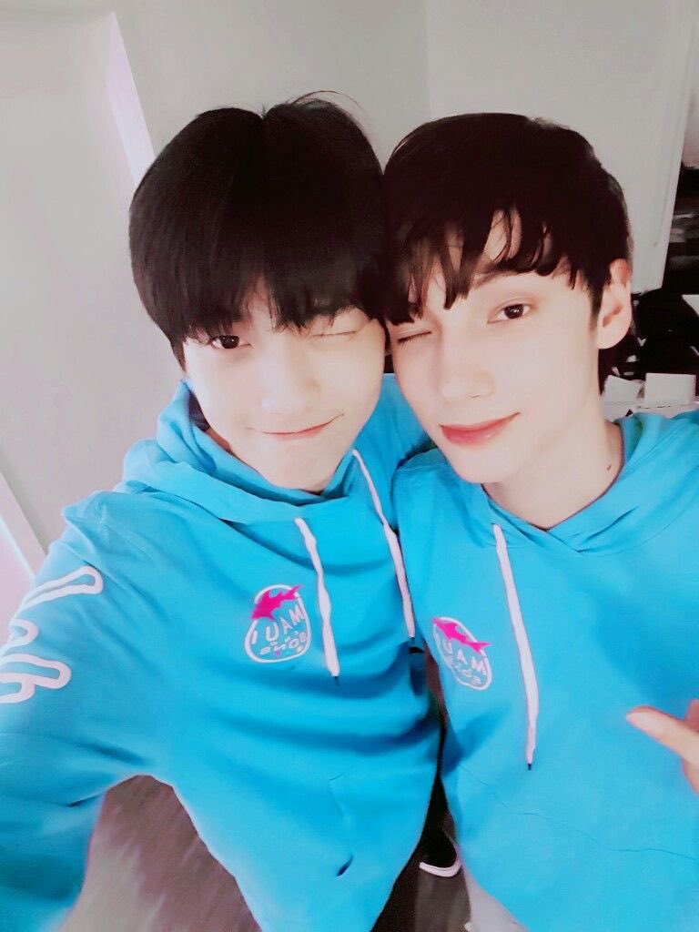 trustixz's tweet photo. 껌딱지즈 옛날 사진들 다 너무 좋아서 함박웃음 짓게 됨 https://t.co/Xb4U9xv8yv