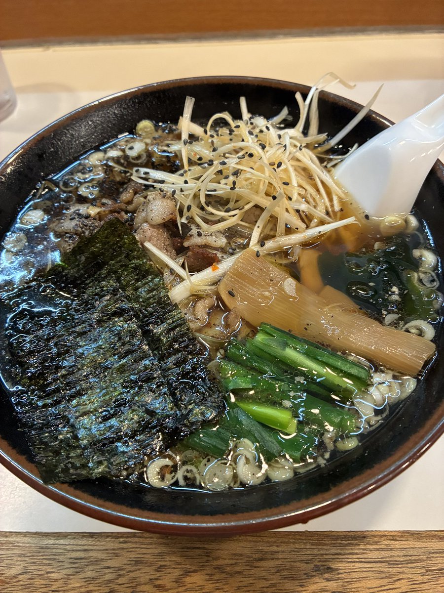 Pramahm's tweet photo. たまに食べたくなるこれです
手揉みラーメン18番
暖簾分け店が関東にちらほらあるので知ってる人もいるのかなぁ
辛くてうまかった https://t.co/QzH9t7d5W4