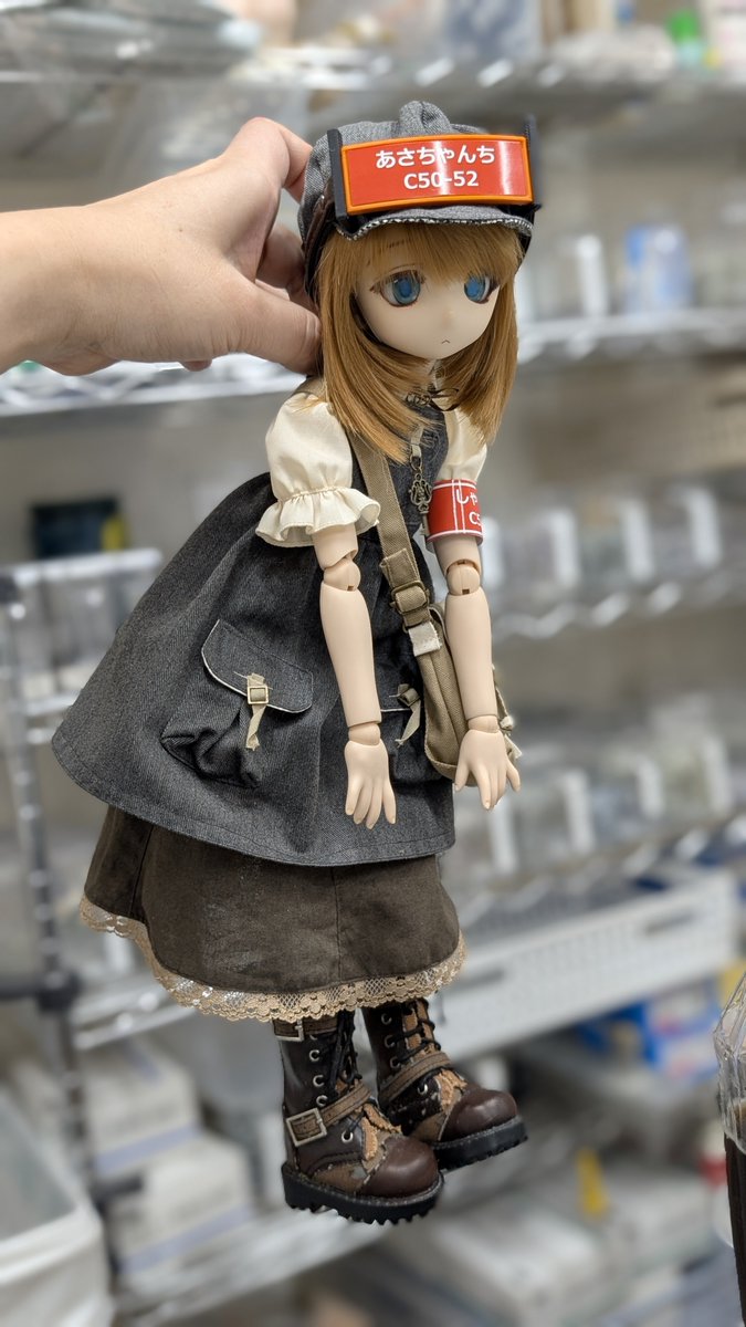 あさちゃん あさちゃんはつままれ移動する。(⁠θ⁠‿⁠θ⁠)