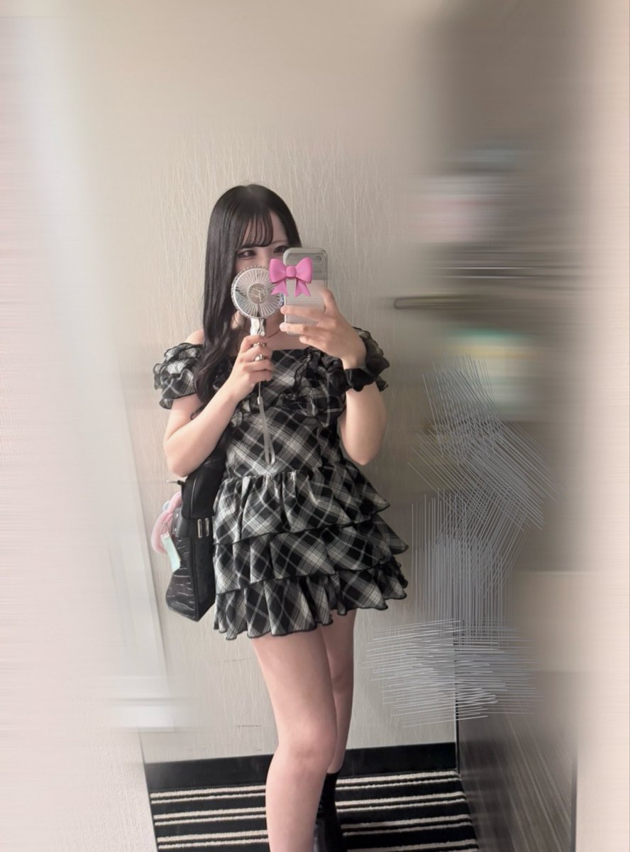 nanadayooo__0's tweet photo. さっきまで履いてたこの2日履き黒ソ出品します
なんか今日1日履いてめっちゃ蒸れ蒸れすぎたからさっきブーツ脱いだ時のにおいもやばかった💦暑かったから足汗たくさん吸ってます

すぐジップロック閉じ込めたので開けたらたぶんめっちゃにおい濃いです
💰5000〜 オークション形式です
#靴下売ります https://t.co/zhmZmll6Np