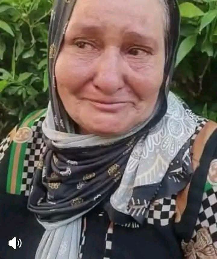 TmanMhmwd6220's tweet photo. القمر دي كانت طالعة تشتغل مع الشباب اللي ماتوا في حادث الإسماعيلية ، و قد نجت من الموت بفضل الله ..
ست بالشكل ده والسن ده راكبة وسط الأطفال وطالعة تشتغل ..
وإحنا بنصرف ميزانيات
علي اللاجئين من 133 دوله 
10مليار عليهم لية وعشان خاطر مين 
واللاجئين عايشين احسن من اصحاب البلد https://t.co/sf5m6E3KZH