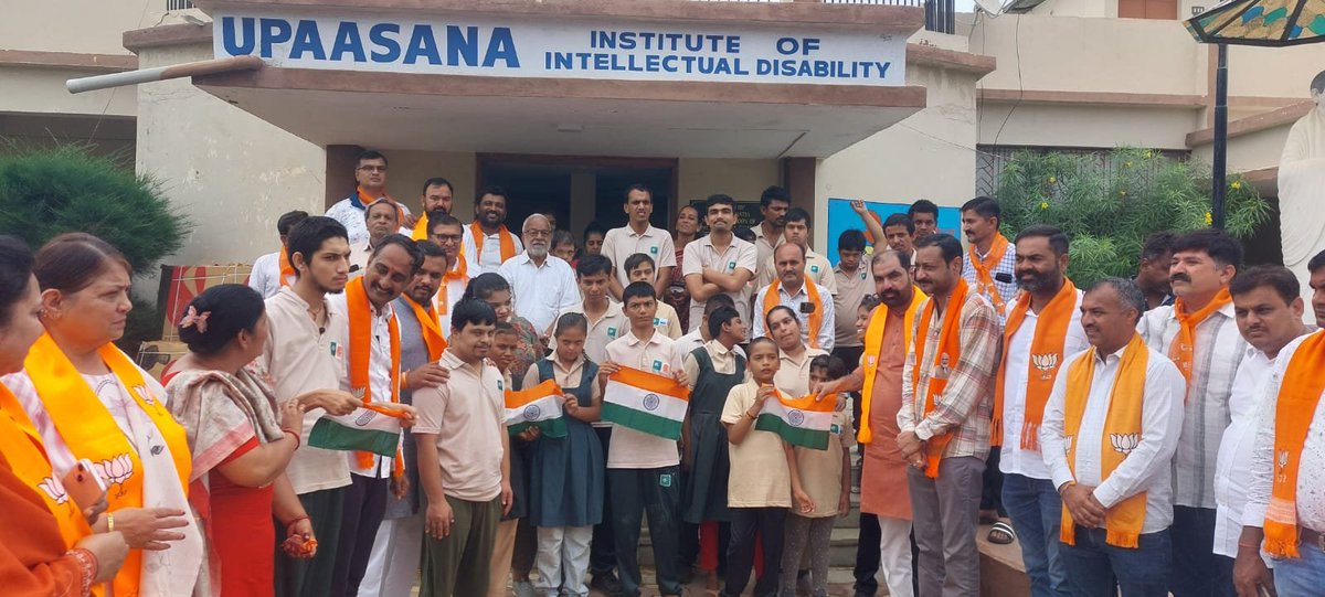 JadejaAdvocate's tweet photo. ગુજરાત પ્રદેશ ભાજપના પ્રમુખ જગદીશભાઈ વિશ્વકર્માજી ના જન્મદિવસ નિમિત્તે આદિપુર-કચ્છ હરિ આસરો ટ્રસ્ટ ખાતે બાળકો સાથે ઉજવણી કરી.@iJagdishBJP @BJP4Gujarat @BJP4Kutchh https://t.co/CXjXyEnkxf