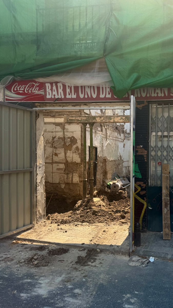 fatimaaboza's tweet photo. Hotelito en San Román? 🤔. Con lo bonito que era el Bar Uno de San Román. https://t.co/Ce5MpMoSWj
