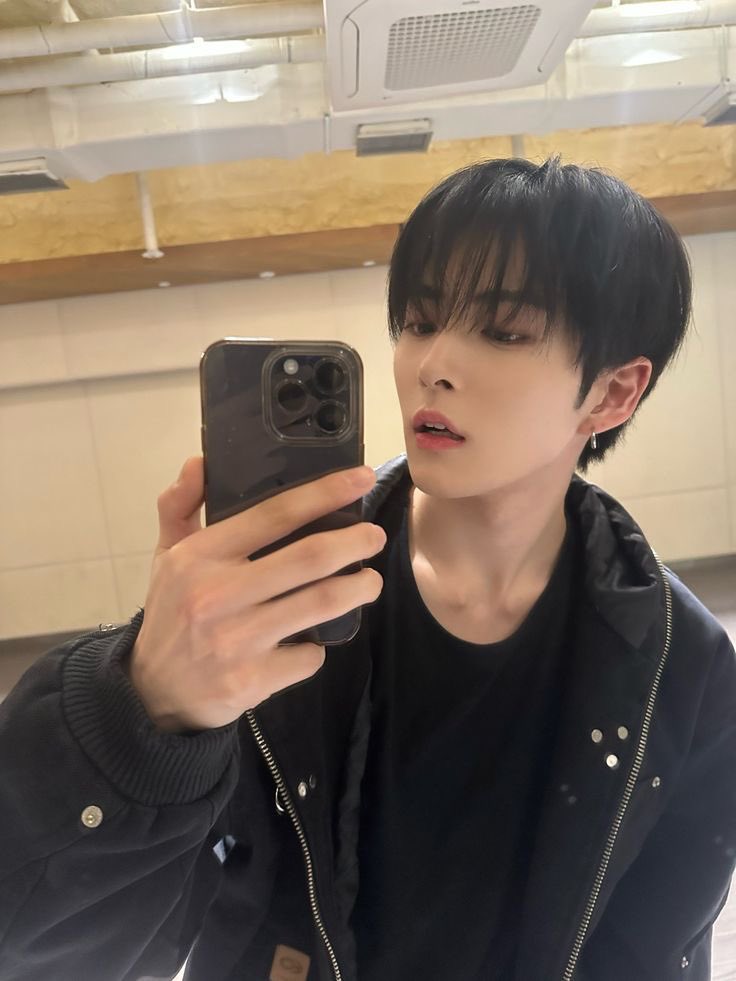 _ynuoe's tweet photo. 흑발에덮머쿠마가보고싶다
사실그냥쿠마가보고싶음 https://t.co/TrDpsSDsIu
