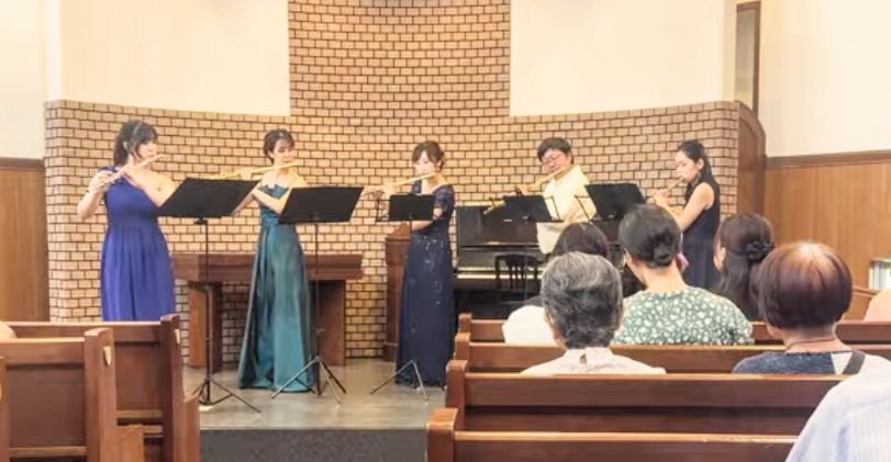 fluteHM's tweet photo. 8/11、箱崎教会にて終演しました😊
フルート関係者の方も沢山お越しいただいて、ありがとうございました♡
声をかけてくれた後輩に感謝💖
桐朋生に沢山会えたのも嬉しかったです⭐︎ https://t.co/cmPgoPSU63