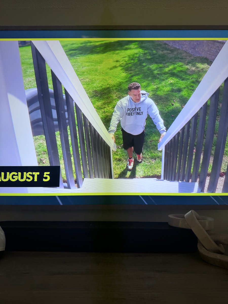 TheMrsMcCaffrey's tweet photo. @ItsTheSituation my mom just caught this while watching the show. This is the exact hoodie we made as a Celebration of Life for my brother who passed last year. We are all from Jersey and our parents grew up on the boardwalk. This was amazing! 
#PVO #McCloskeyStrong https://t.co/VvLUqmdWTB