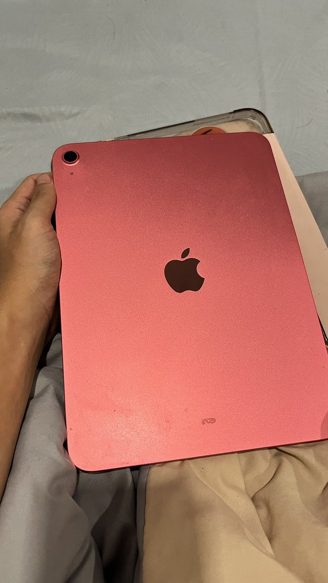 eitusvxv's tweet photo. wts dijual ipad air gen 11 a16 pink garansi ibox

-bh 100 cc 104
-garansi masih tahun depan
-fullset masih mulus banget
-price 4.7
-dijual krn mau upgrade ke m2

buat yg minat atau nanya detail bs dm langsung ya
dom bandung bs cod

.t wtb wts ipad air gen 11, 256gb ibox
#zonauang https://t.co/hIDTfJGl7D