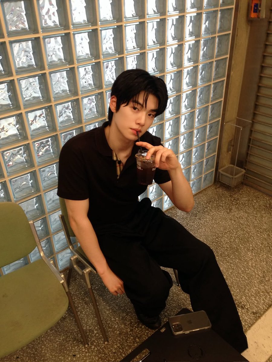 HAMJlJl's tweet photo. Wooyeol's Insta update ✨️ : ☕️

#Heartsignal5 https://t.co/G4dum1RxSe