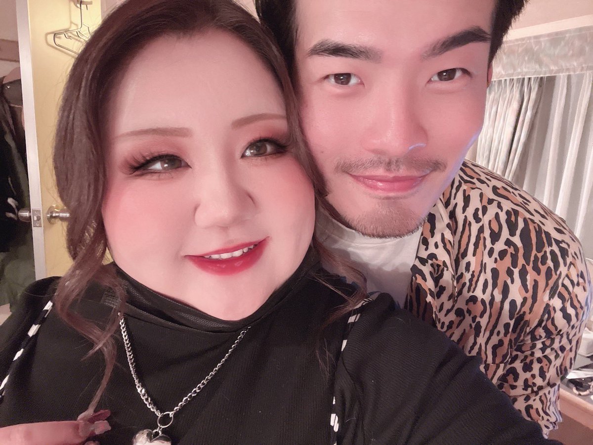 woaini__77's tweet photo. 先日、みえと結婚しました💍

今でもなんだか不思議な気持ちです。
育った場所も、文化も、好きなものも違う二人。それでも出会い、支え合いながらここまで来ました。

みえとの出会いから大切な人たちとも繋がり、「縁」って���当に不思議だなと思います。

これからも二人で歩いていこう☺️ https://t.co/84pIxin4qK